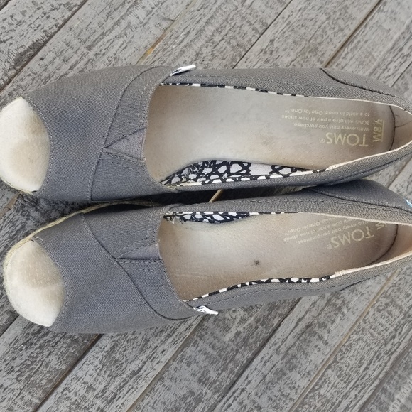 Tom's Classic Peep Toe Wedge - Picture 2 of 2